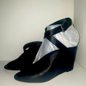 1. State cross ankle wedges